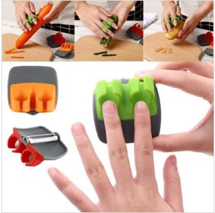 Two fingers fruit/vegetable peeler